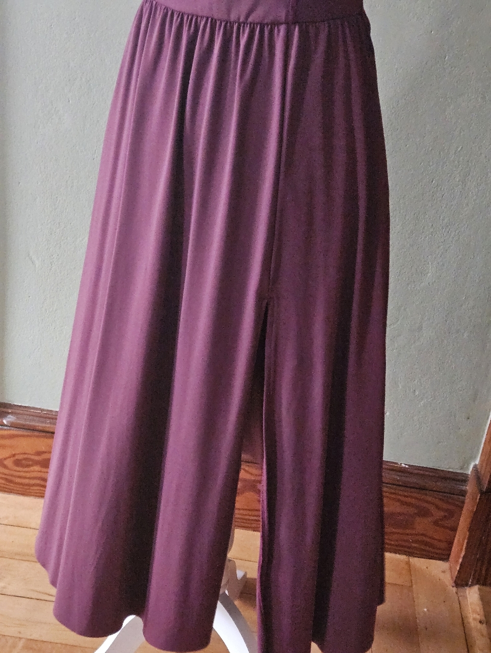 HALARA Sleeveless Burgundy Midi Dress with Square Neck - Picture 5 of 9